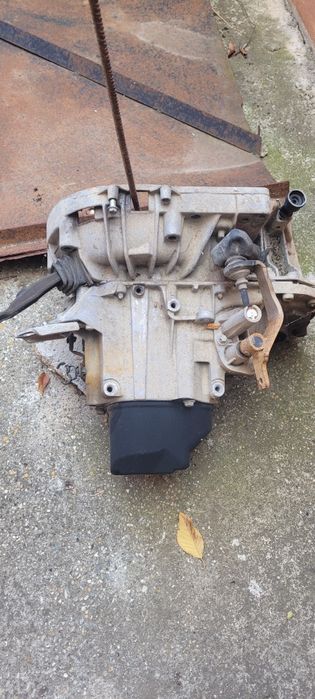 Cutie viteze dacia Logan 1.4