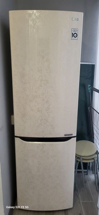 Продам холодильник LG.