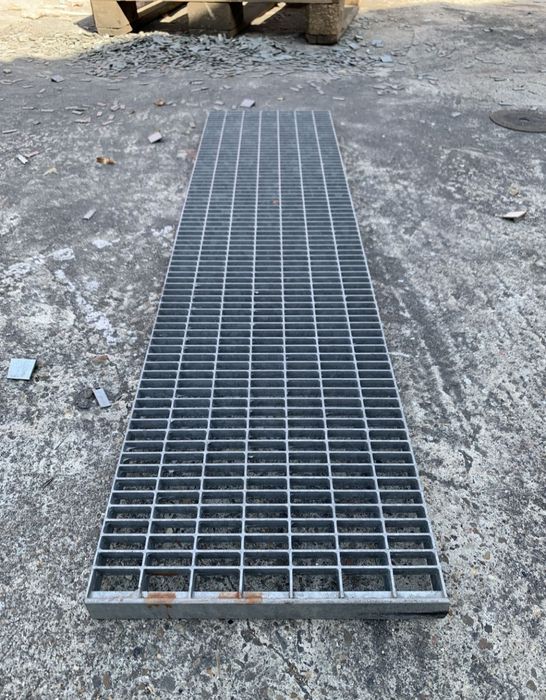 Vând trepte zincate galvanizate