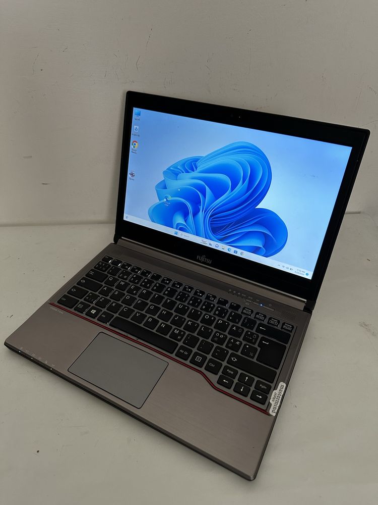 UltraBook Fujitsu Lifebook Series E733 -Core i5- 8Gb Ram- WINDOWS 11