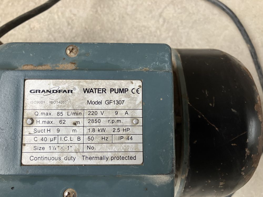 Водяной насос Gandfar water pump GF-1307 в рабочем состоянии.