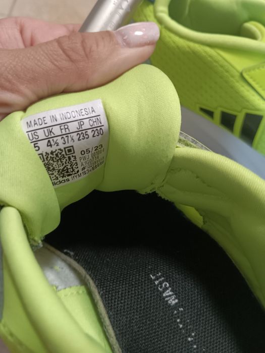 Маратонки Adidas номер 37 1/3