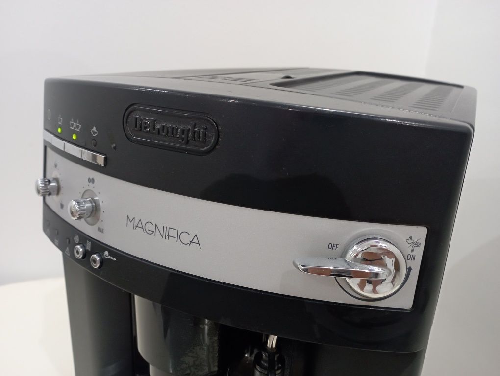 expresor / espressor DeLonghi magnifica