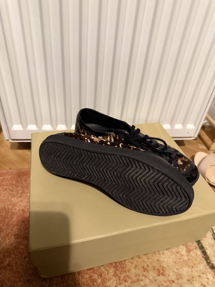 Tenisi burberry animal print