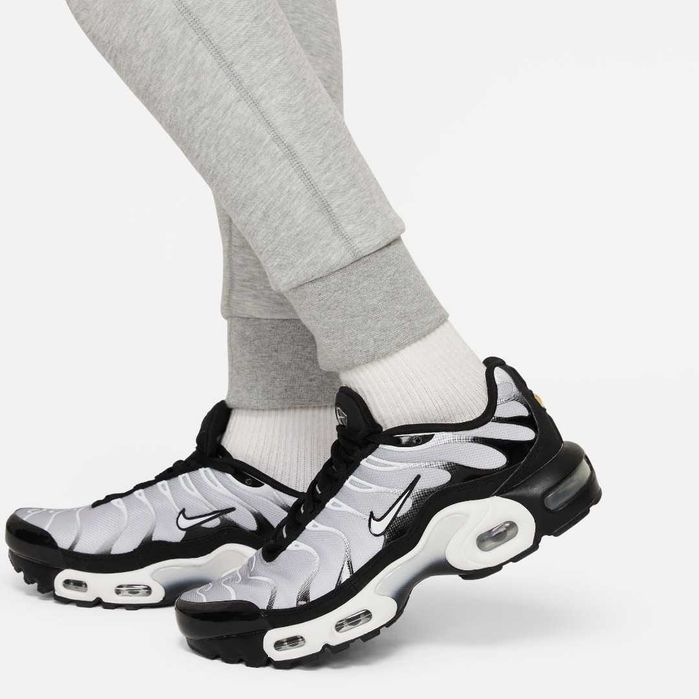Оригинална долница Nike Tech Fleece 158 и 170см