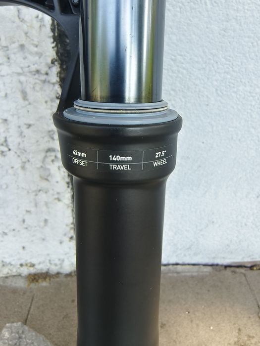 Вилка RockShox  RECON SILVER RL Remote Solo Air 27,5" 140мм.