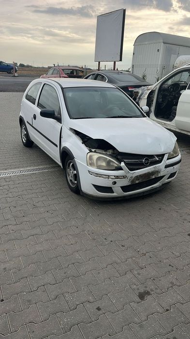 Dezmembram Opel Corsa C 1.0 benzina