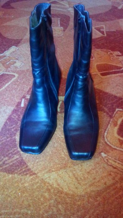 Vand cizme de piele pentru femei