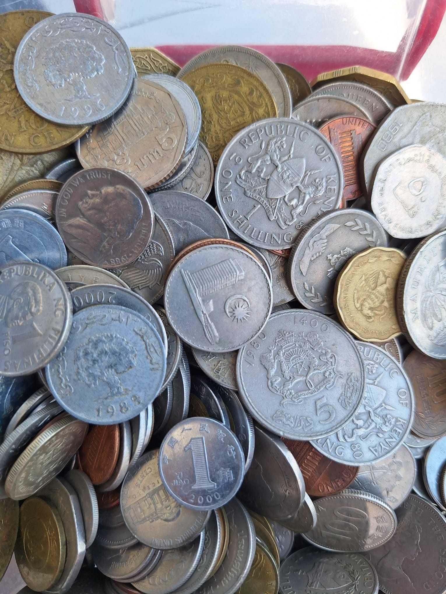 LOT peste 800 monede straine == America, Asia, Africa==