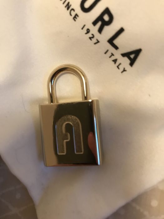 Аксесоар катинарче Furla