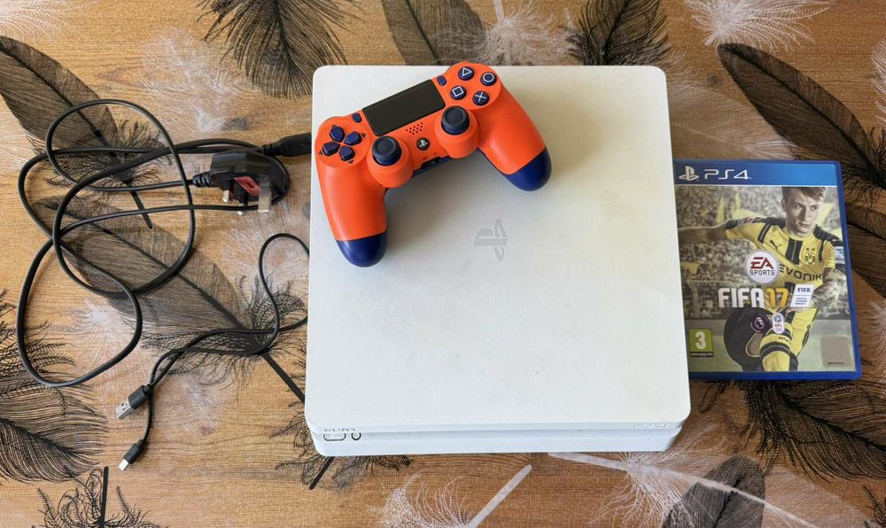 Игра плейстейшан 4 slim (PS4 slim )