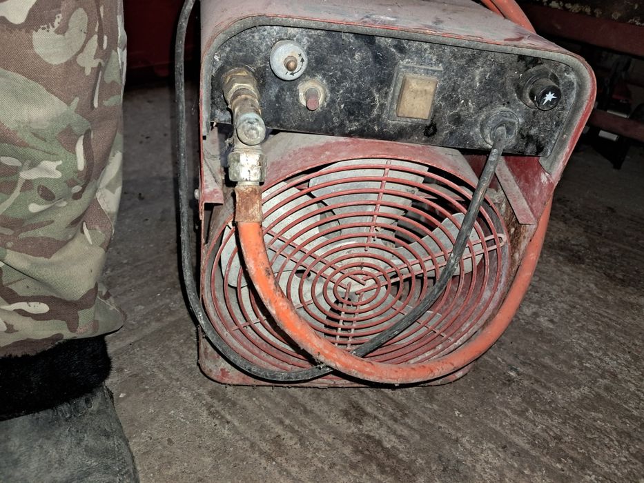 Vând aeroterma pe gaz