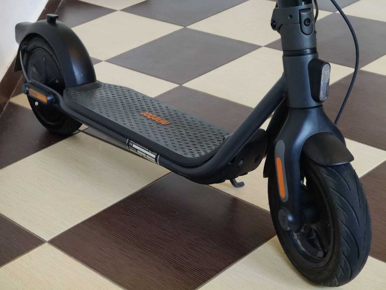 Електрическа тротинетка  / скутер Segway Ninebot F2 e