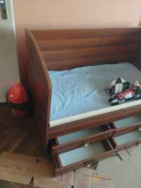 Легло за деца с люлеещ се механизъм