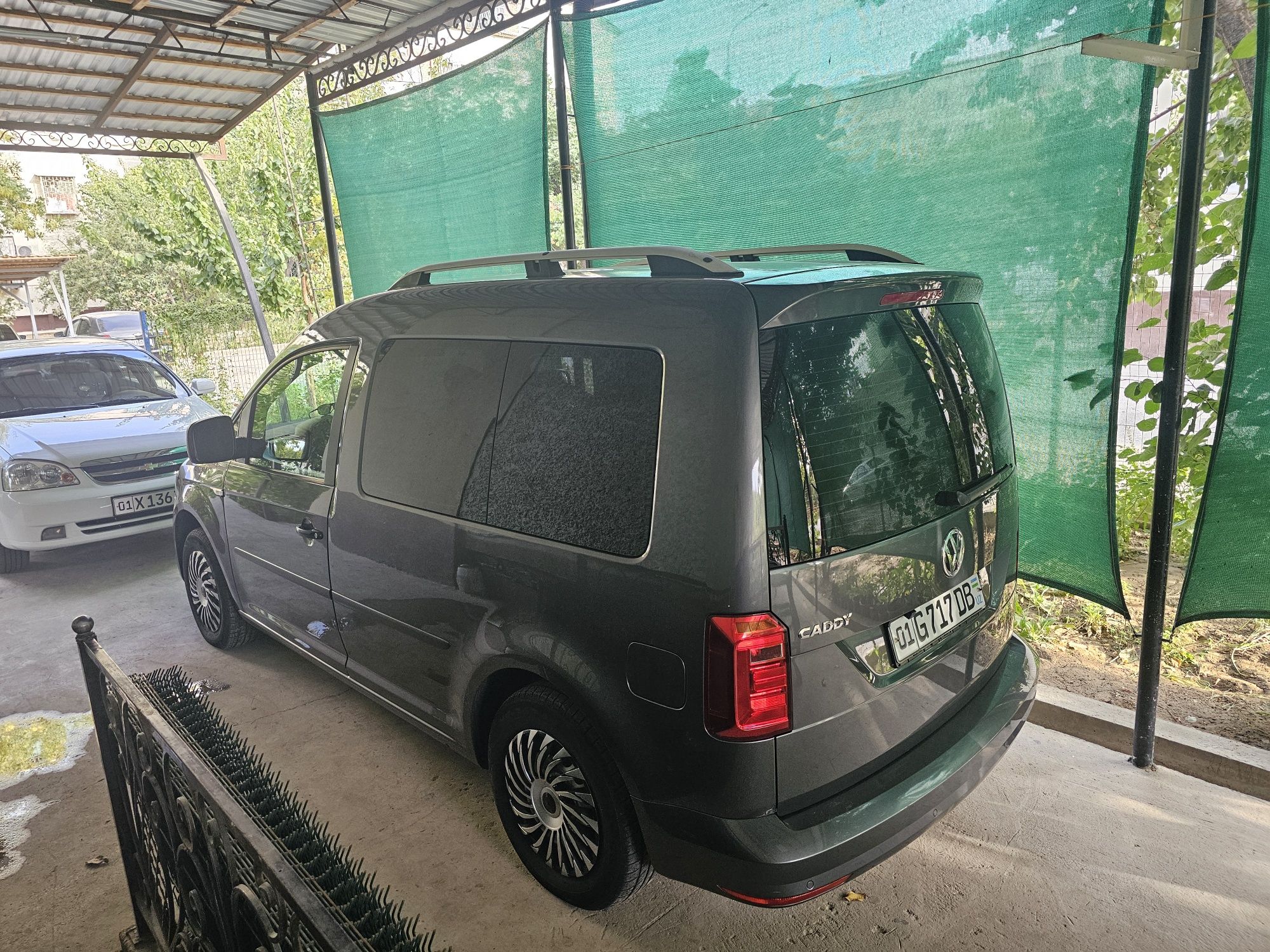 Срочно продам  CADDY Салон Полный сделана обшивка и линонюум 
Оним.