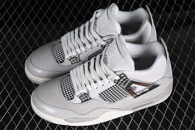 Adidasi Jordan 4