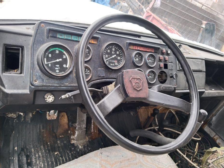 Газ 3309 дизель 24в ТОЛКО КАБИНА без автопол надо заворить 2 шт есть