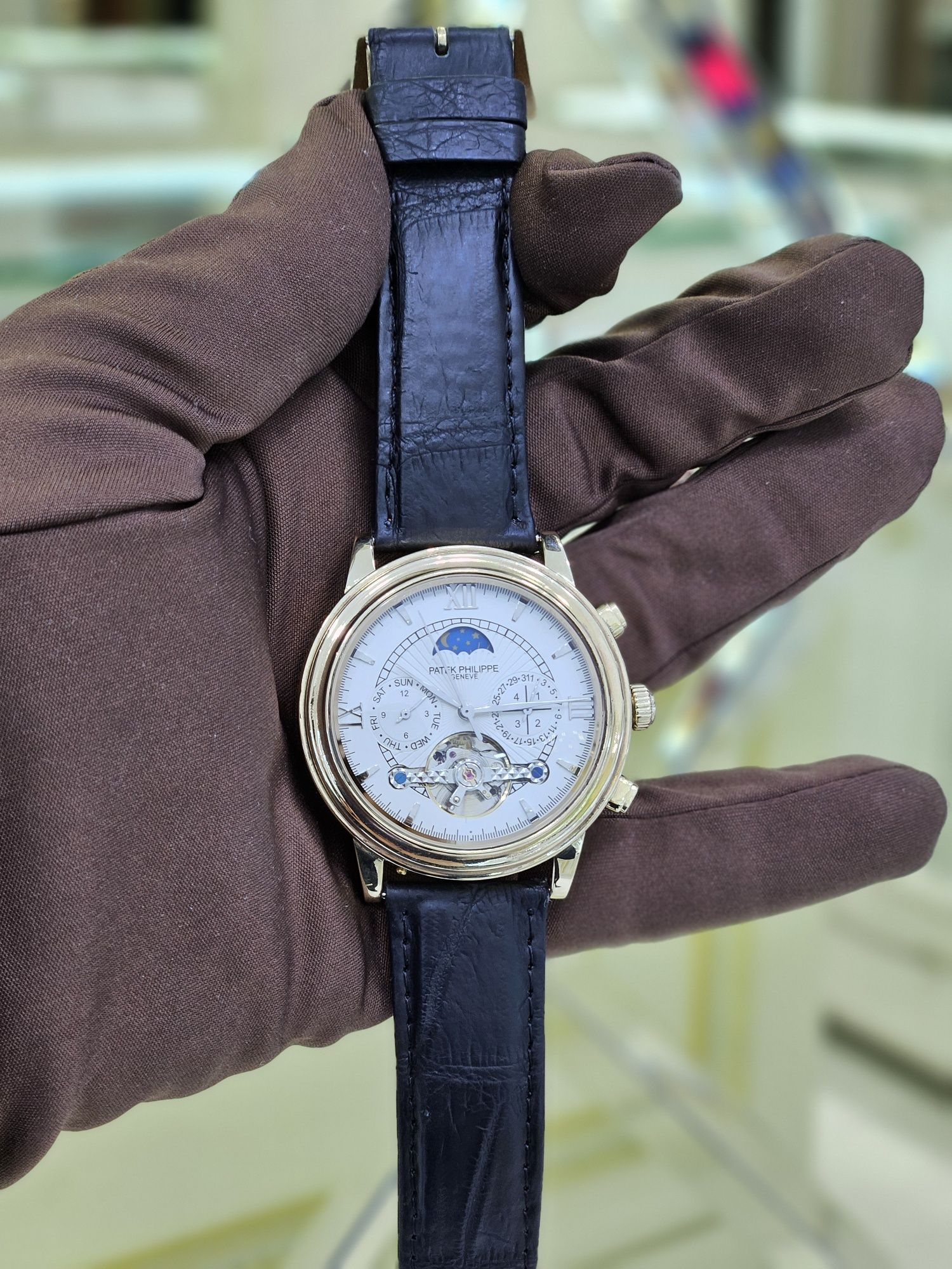 Продам классические часы от Патек Филип в золоте 585 пробы 
Золото 585