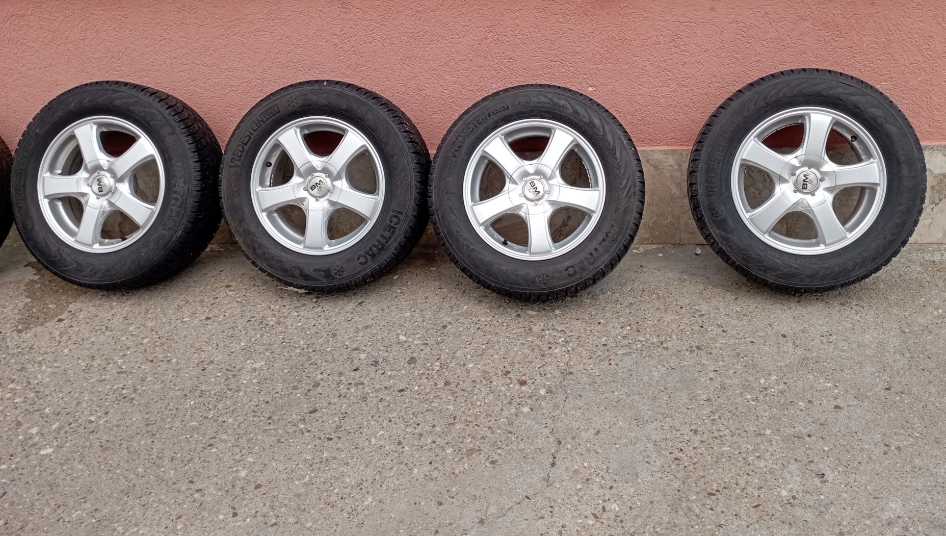 205/65R 15 ки с гумите