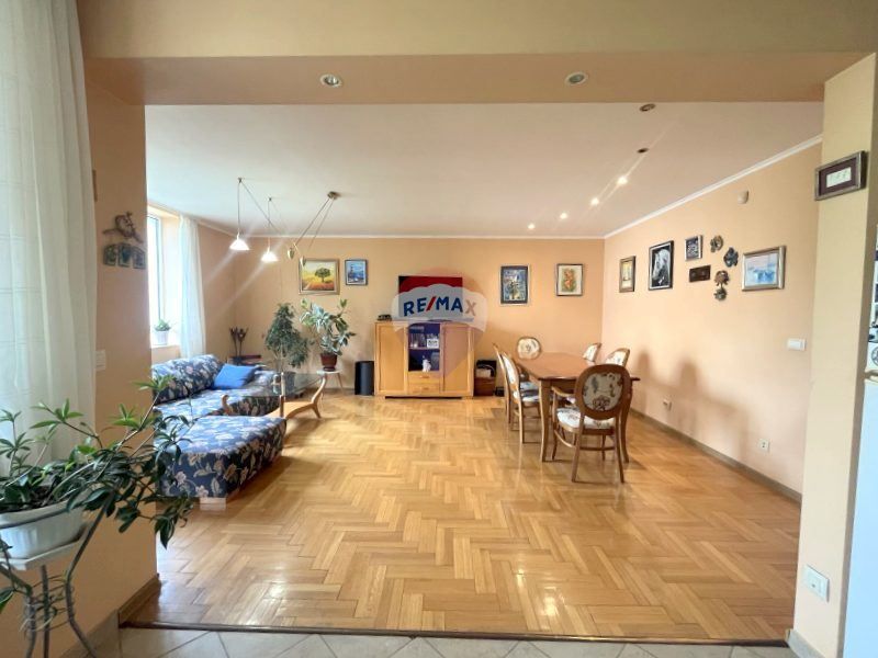 Продава се Тристаен апартамент в Варна, Бриз - 120 кв.м за 1959 €/кв.м - Снимка #8