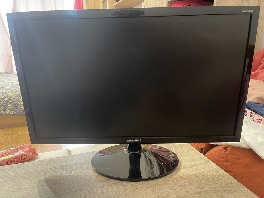Монитор Samsung S24D330H + подаръци