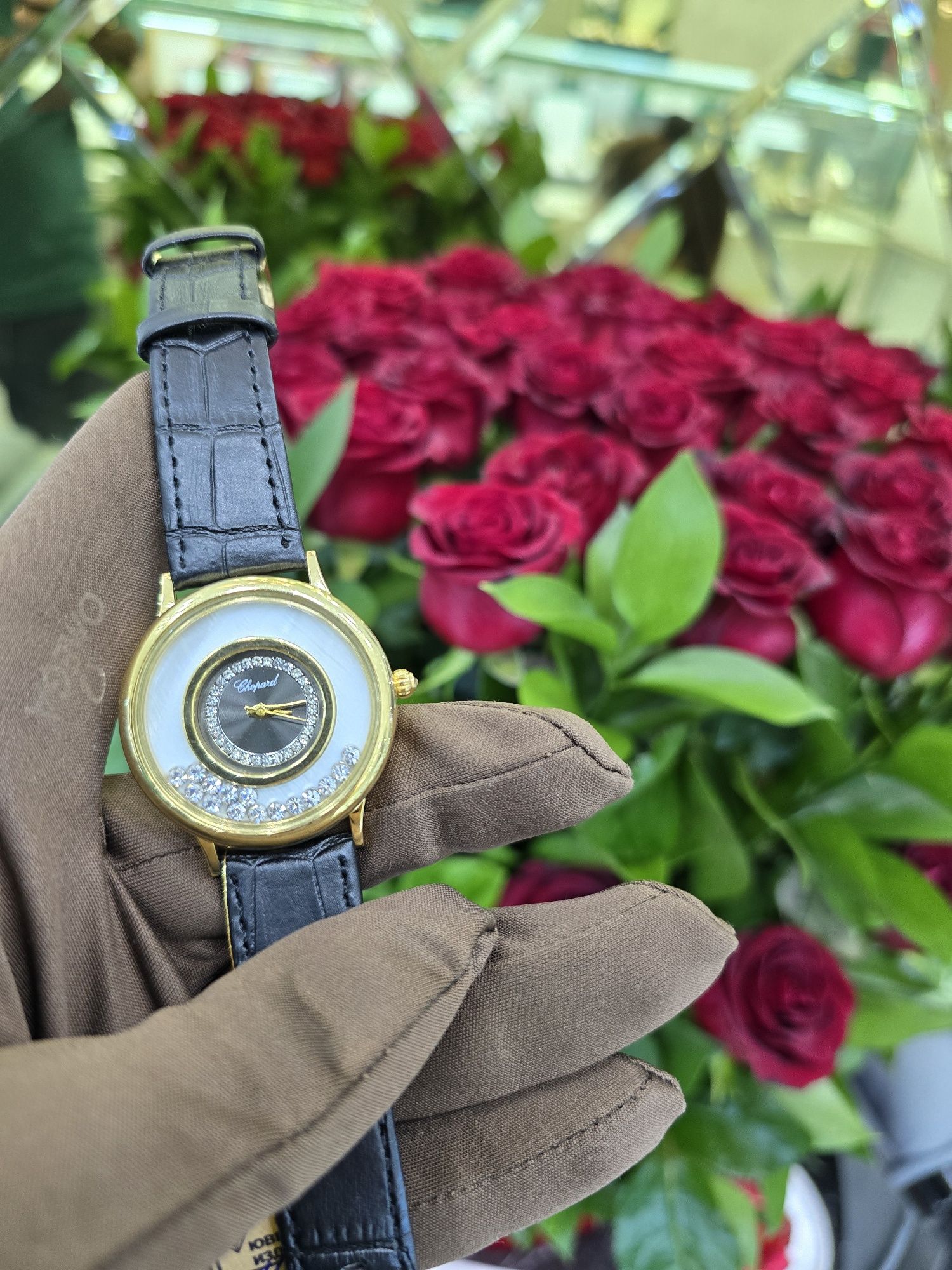 Продам женские золотые часы Chopard