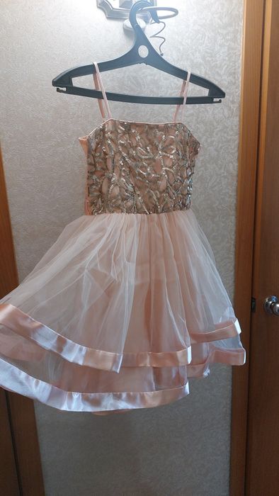 Нарядное платье на выпускной в начальной  школе