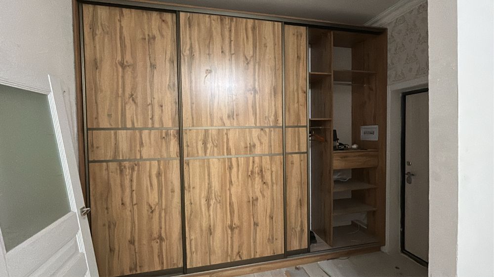 Шкаф почти новый