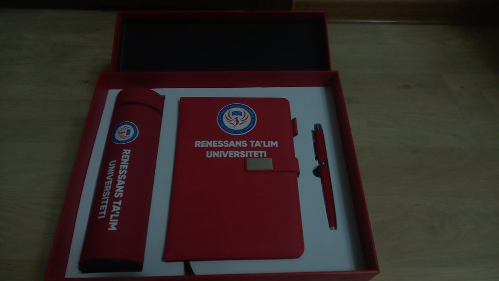 Блокнот, термос и ручка