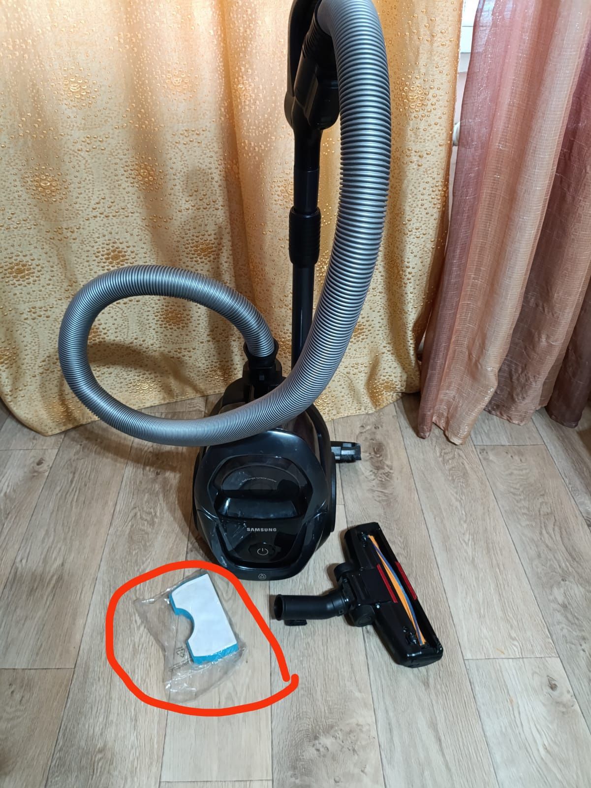 Продам пылесос Samsung SC18M31C0HG