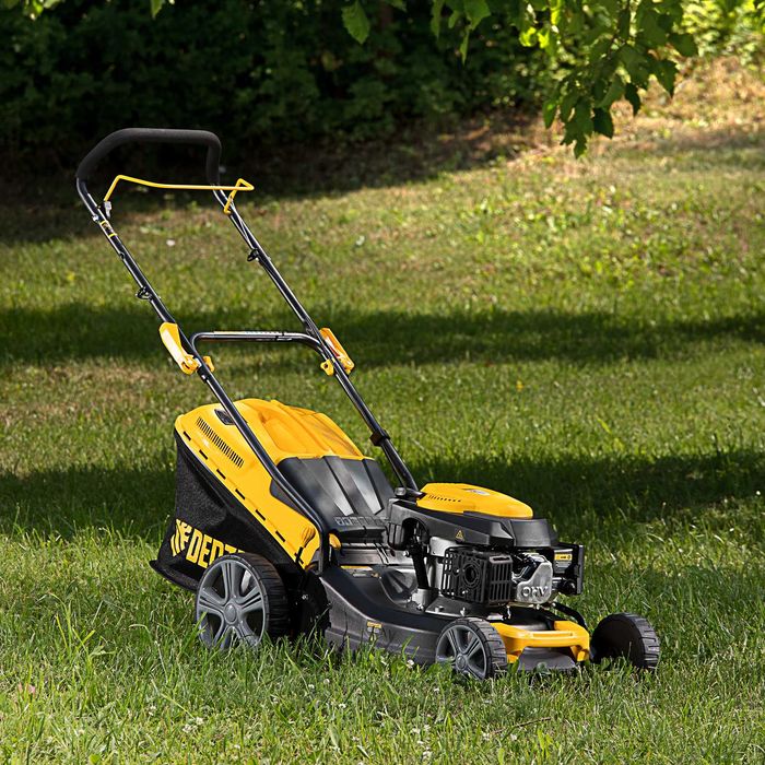 Газонокосилка бензиновая GLD-460, травосборник 50 л Denzel