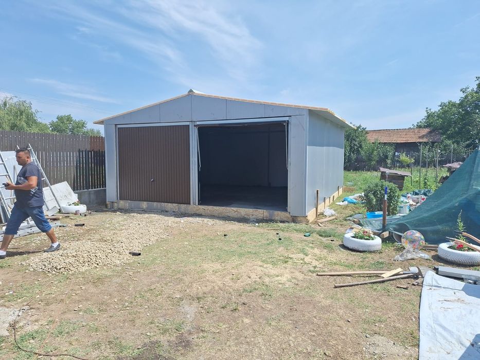 Vand garaje auto din structura metalica