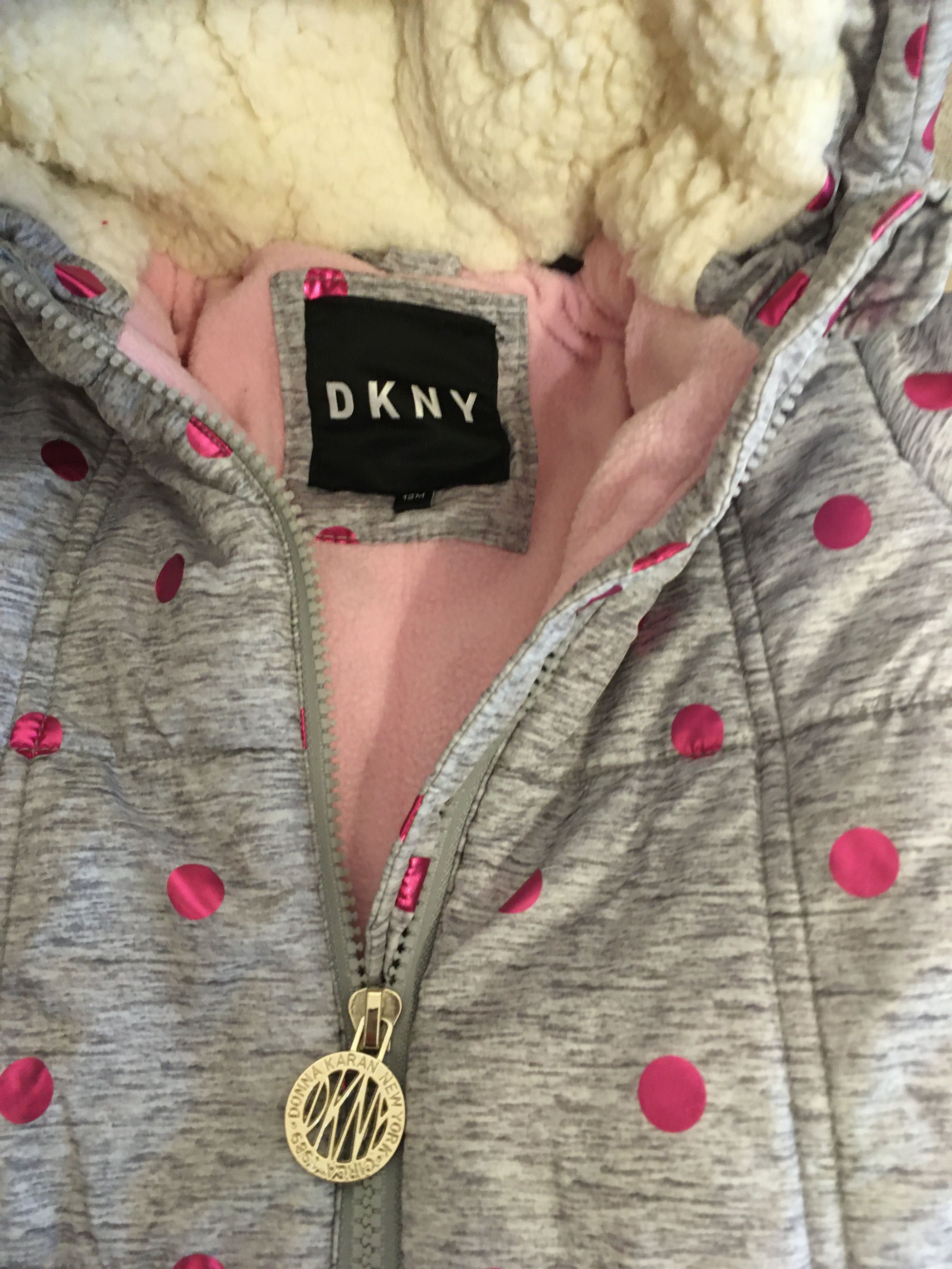 Combinezon costum salopeta iarna bebelusi DKNY 12 luni