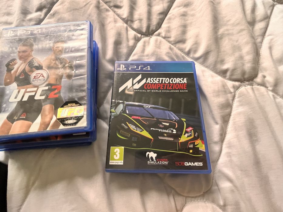 Пелейстейшън 4 слим с 6 игри и два джойстика