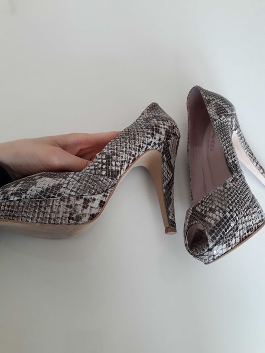 Дамски обувки на висок ток