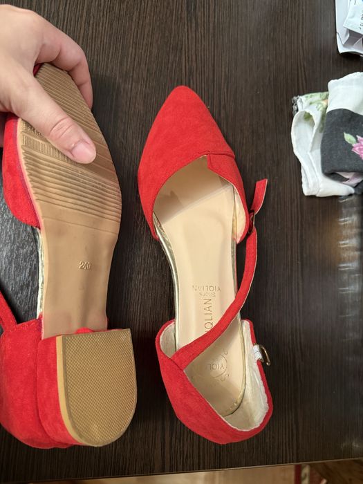 Отдам три пары туфлей всего за 2000тг. 36 размер