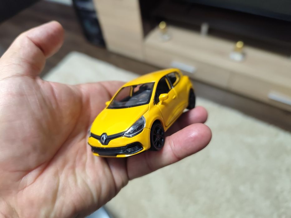 Vând macheta Welly Renault Clio Rs