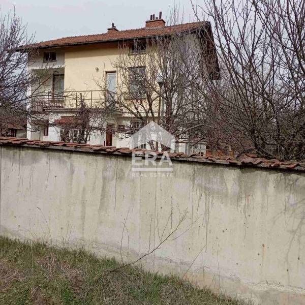 Селски имот с две къщи в един двор - с. Цръклевци, община Драгоман