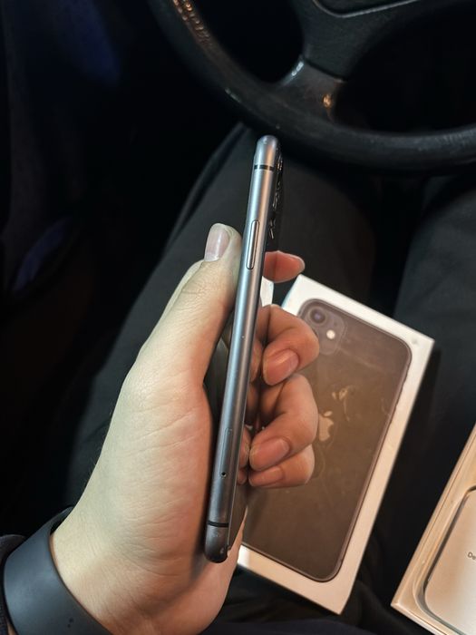 iPhone 11 в идеальном состоянии
