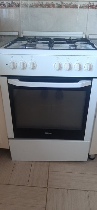 Газовая плита б/у в отличном состоянии 60×60