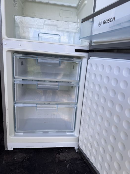 Хладилник с фризер BOSCH