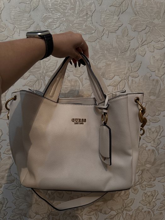 Сумка Guess белая, 4 отделения