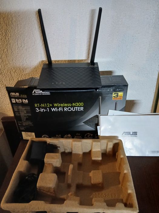 Vând Router Asus RT-N12+Wireless N300 3în1