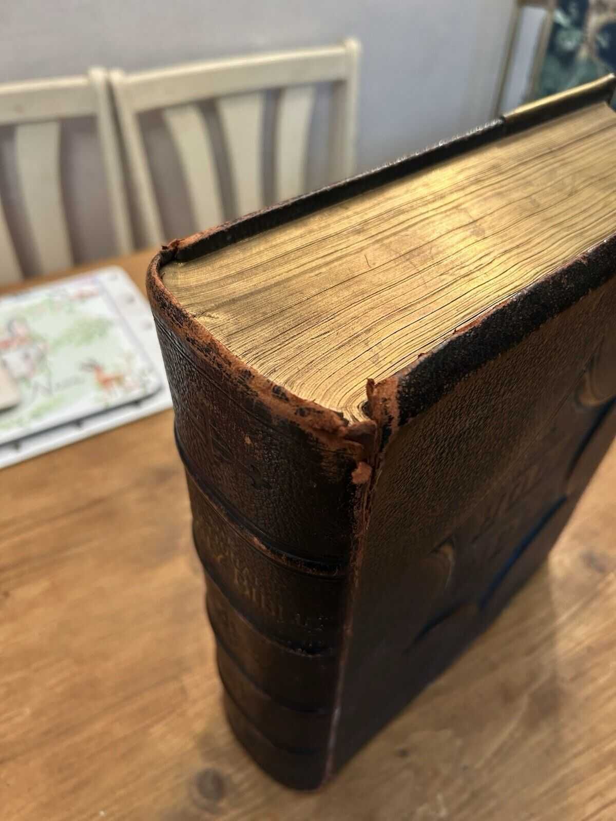 Biblia / Biblie veche , 1870 , engleza , 6 kg , 34 x26x9 cm , piele