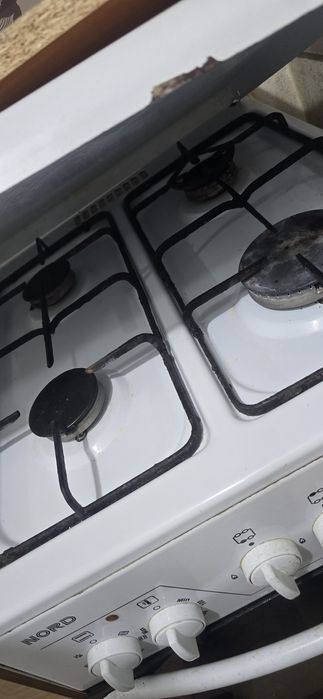 Продам газовую 4хкомфорочную плиту с духовкой
