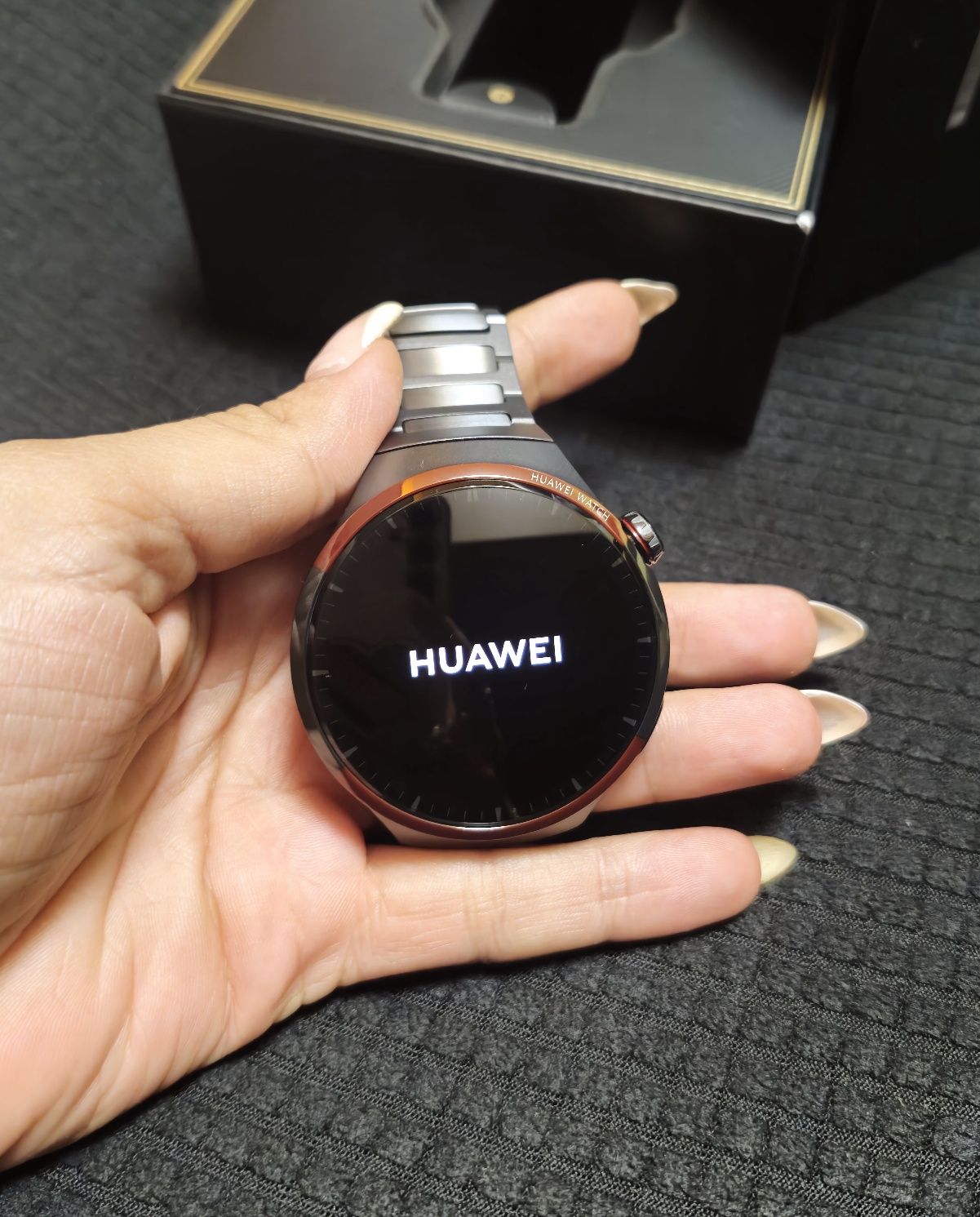 Смарт часовник HUAWEI WATCH 4 PRO
