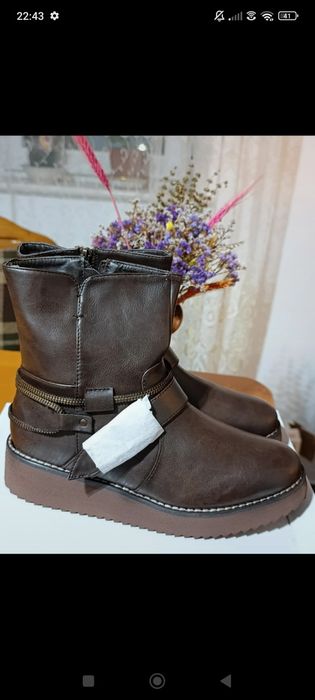 Ghete damă noi în cutie