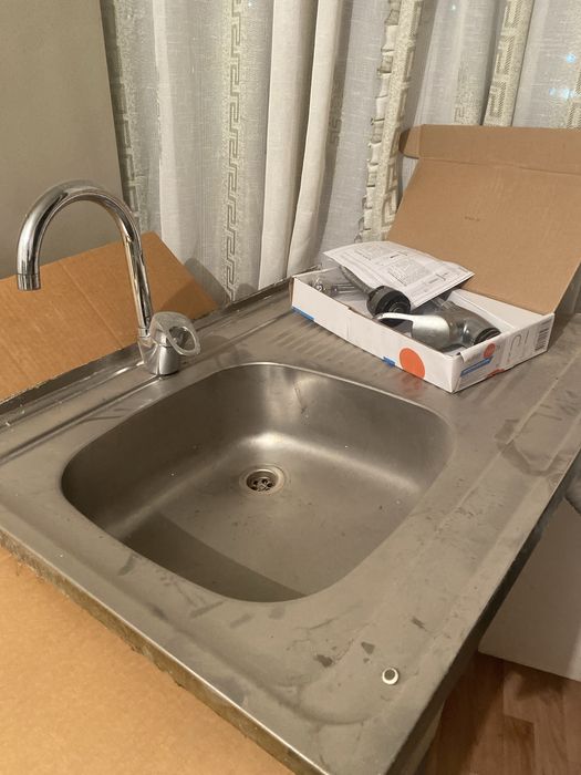 Раковина смеситель ,сифон отдам в подарок еще один смеситель