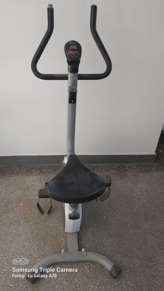 Vând bicicletă fitness în stare foarte bună