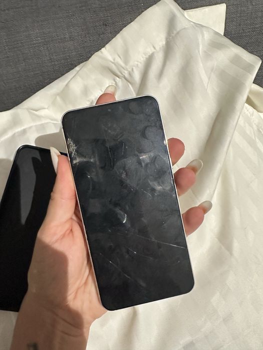 Samsung Galaxy S22 5G – ca nou, fără zgârieturi